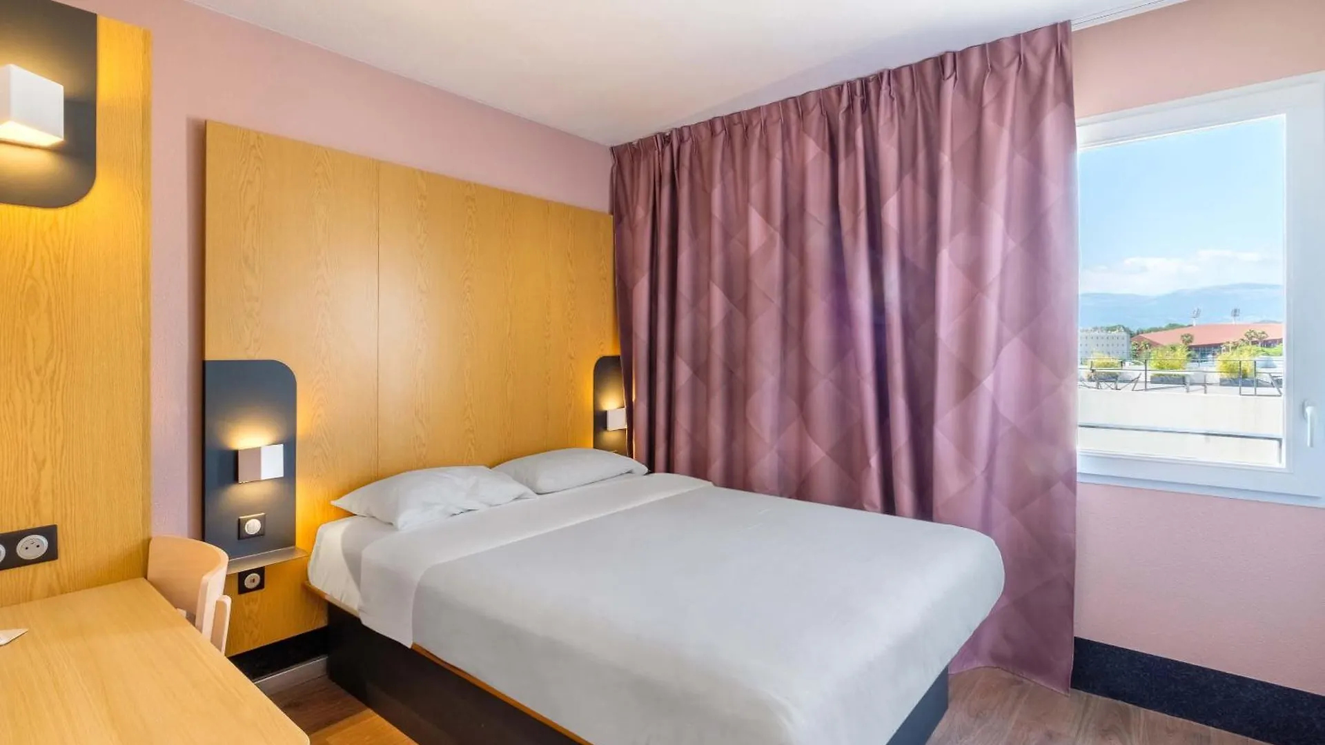 B&B Hotel Cannes La Bocca Plage 3*,  França